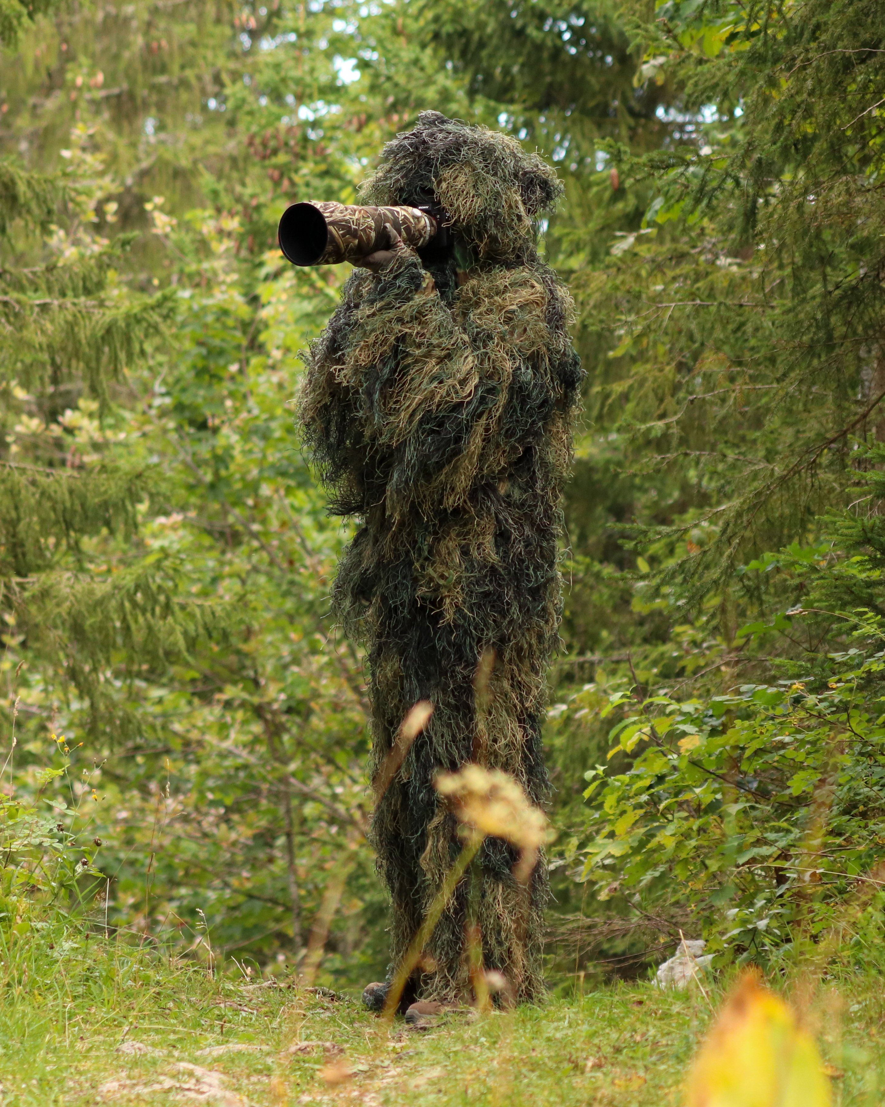 Wildlife_Photographer_Giles_Laurent_in_a_ghillie_suit
